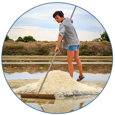 Hélène paludier Trévaly 1 - Sel et Fleur de Sel de Guérande IGP